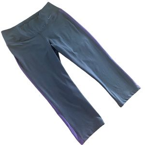 Nike Dri-Fit Cropped Yoga Pants Medium